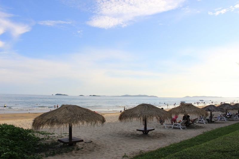crowd, tranquil scene, sun, asian, ocean, tree, hut, view, cloud - sky, tropical, day, land, lounger, sky, playing, sea, tranquility, people, pal, vacation