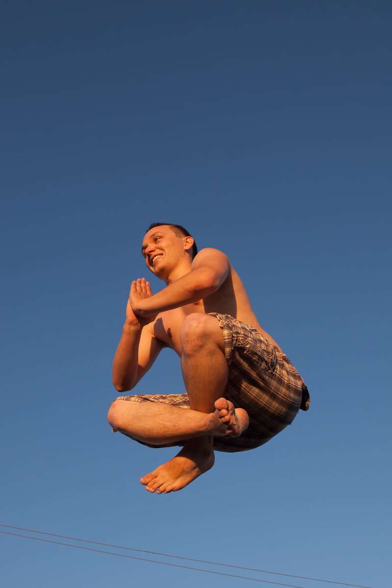 activity, lifestyles, health, adult, nature, sky, full length, mid-air, one person, person, jump, male, vacation, active, action, dom, holiday, low angle view