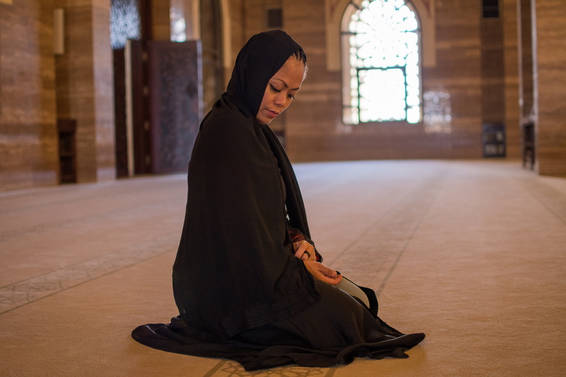 jesus, scarf, dynamic range, sitting, ramadon, belief, women, contemplation, hope, woman, one person, marble, 5K, prayer, looking down, girl, flooring