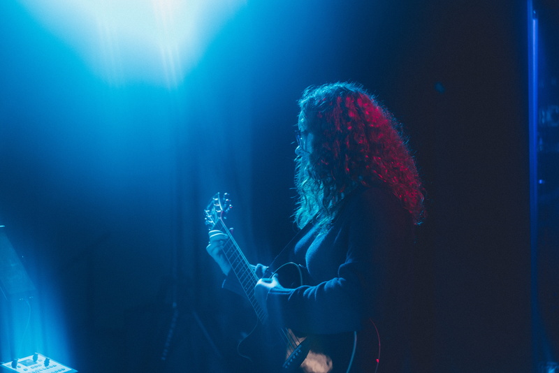hair, night, young adult, church, sing, 8K, adult, stage - performance space, hairstyle, concert, woman, arts culture and entertainment, band, illuminated