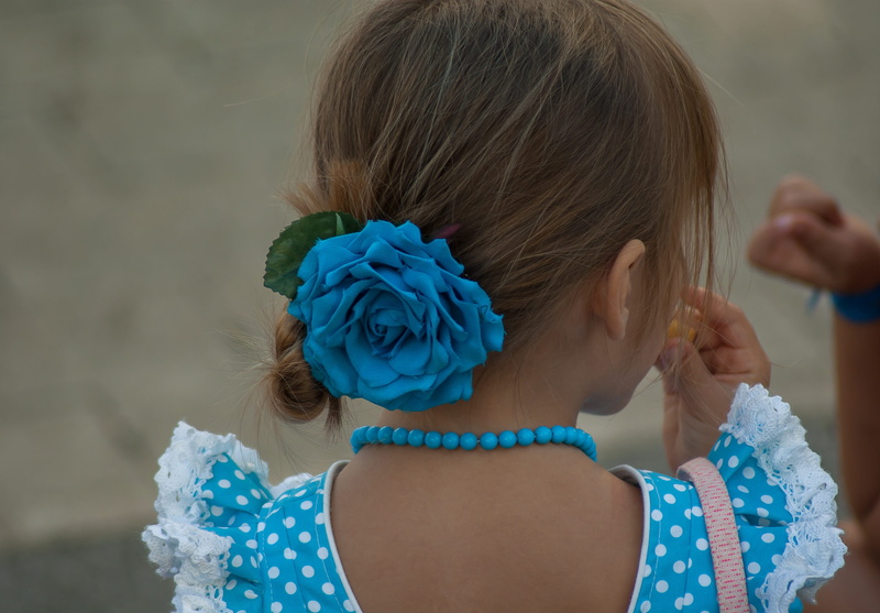 hair, girl, traditional costume, one person, offspring, girls, leisure activity, females, wearing, child, floral, innocence, rear view, focus on foreground