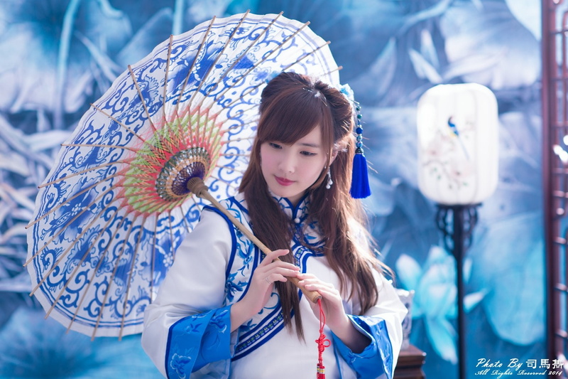real people, front view, clothing, 1080P, waist up, women, Girl, long hair, Lantern, Yu Chen Zheng, Umbrella, portrait, child, Model, holding, young adult