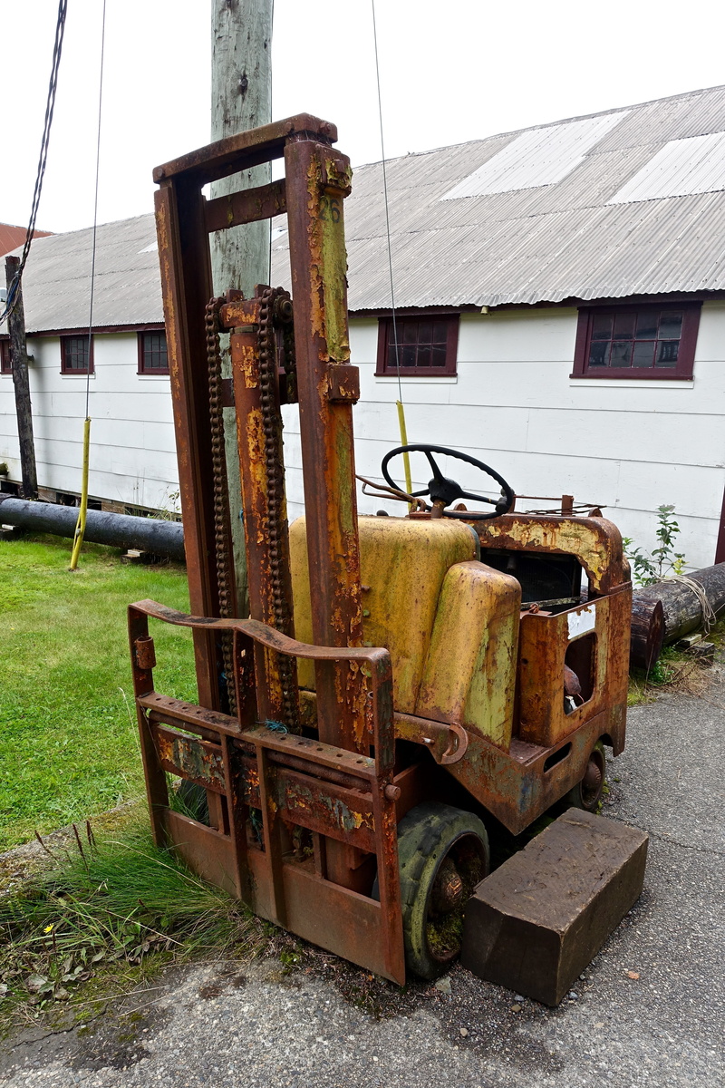 corrosion, rust, tractor, dilapidated, no people, nature, salvage, metal, architecture, abandoned, field, rusty, machinery, fork lift, transportation, overhaul