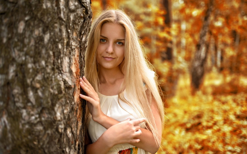 blond hair, one person, happiness, positive emotion, plant, nature, tree trunk, long hair, hot girl pic 1920x1200, outdoors, trunk, hairstyle, beautiful woman