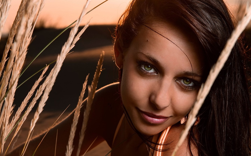 headshot, looking at camera, young women, outdoors, long hair, front view, beautiful people, beauty, girl picture 1920x1200, 1080P, nature, brown hair