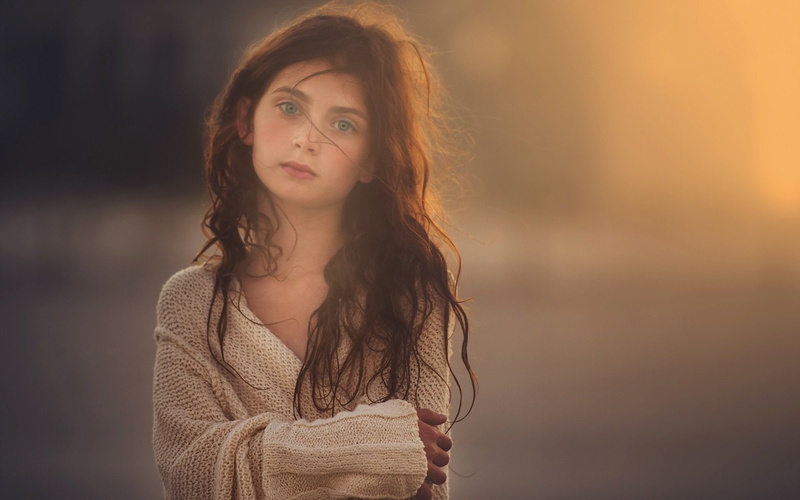 outdoors, one person, 1080P, portrait, headshot, front view, sunset, beauty, young women, wavy hair, focus on foreground, brown hair, women, looking at camera
