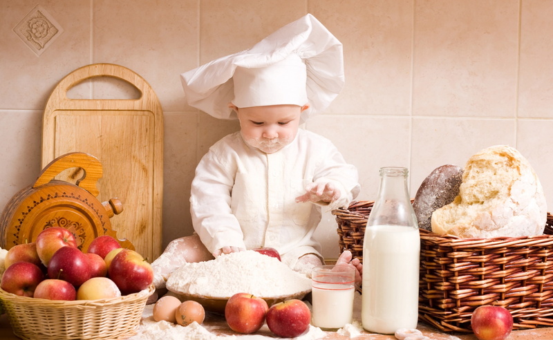bread, 2K, s, one person, innocence, chief, child, males, lifestyles, clothing, basket, Chef, childhood, white, offspring, container, food and drink