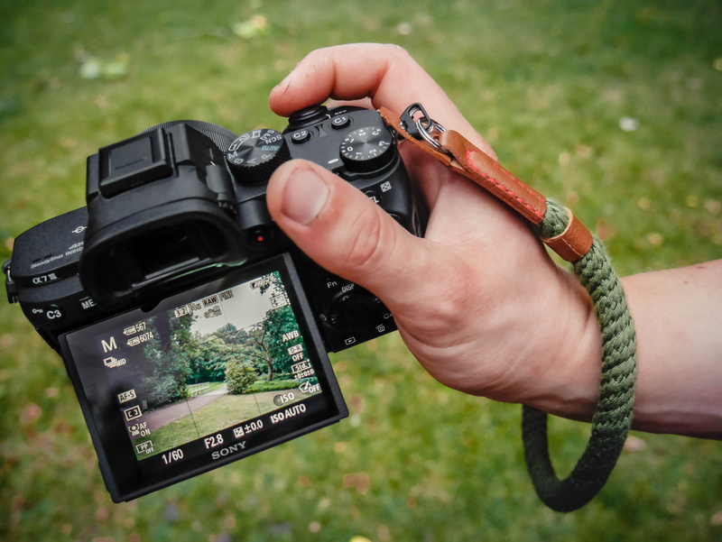 capture, 4K, picture, focus, display, screen, person, blur, holding, human body part, close-up, hand, image, real people, photography themes, taking photo