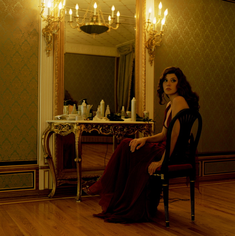 women, actress, looking into the distance, Marisa Tomei, red dress, candles, reflection, mirror, 1080P