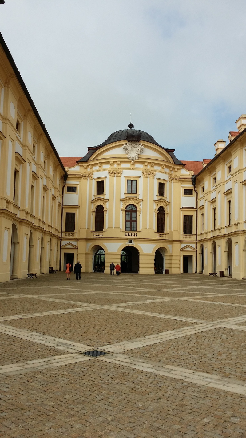 slavkov, architecture, sign, road, history, urban Scene, palace, transportation, historic, town, plaza, famous Place, Slavkov, sky, the past, sightseeing