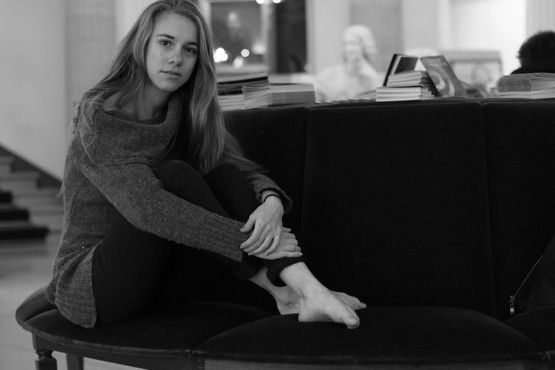 beauty, beautiful woman, sitting, 5K, black And White, model, photo, long hair, lifestyles, women, technology, contemplation, casual clothing, french comedy