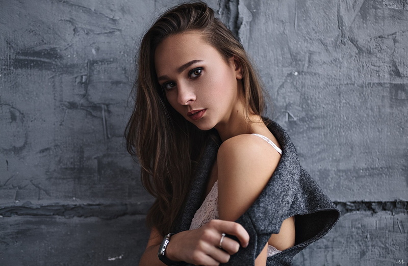 teenager, young women, looking at camera, adult, indoors, beautiful people, gray, women, one person, beautiful woman, young adult, wall - building feature