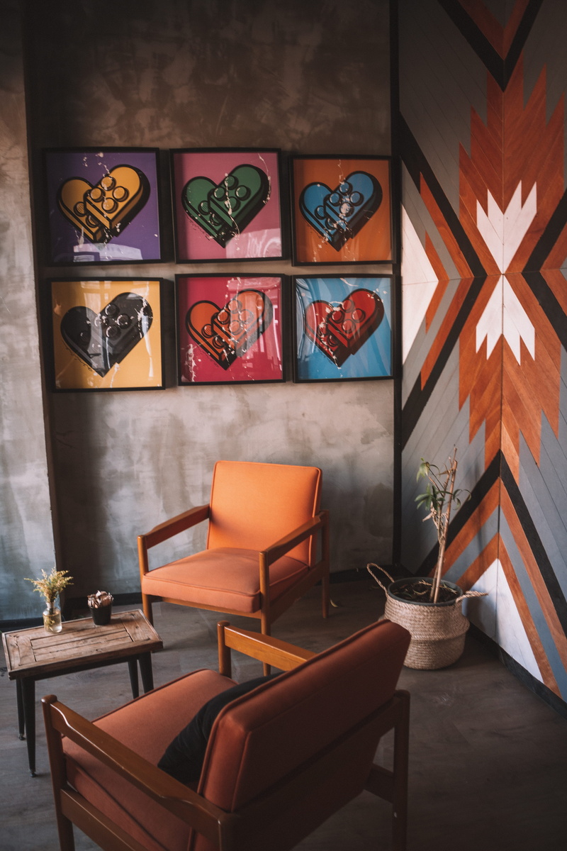 comfort, decors, no people, wall - building feature, two, domestic room, heart, furniture, room, home interior, table, creativity, 5K, absence, assorted