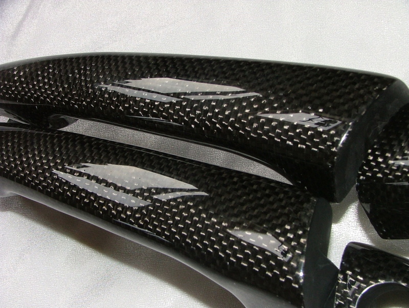 carbon fiber cool pictures, clean, eating utensil, washing, pattern, drink, close-up, table, indoors, container, single object, metal, kitchen utensil