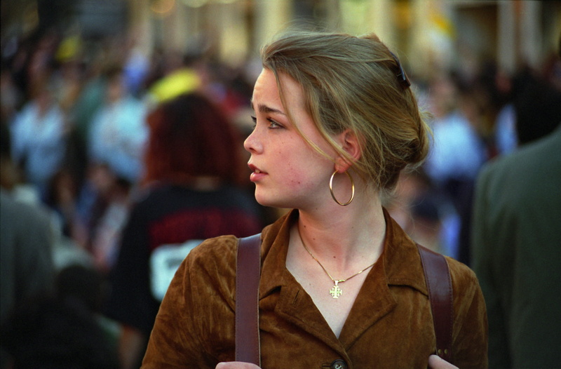 profile view, focus on foreground, hair, look, 4K, indoors, focus, italy 1995, incidental people, photography, girl, young adult, business, portrait, shallow