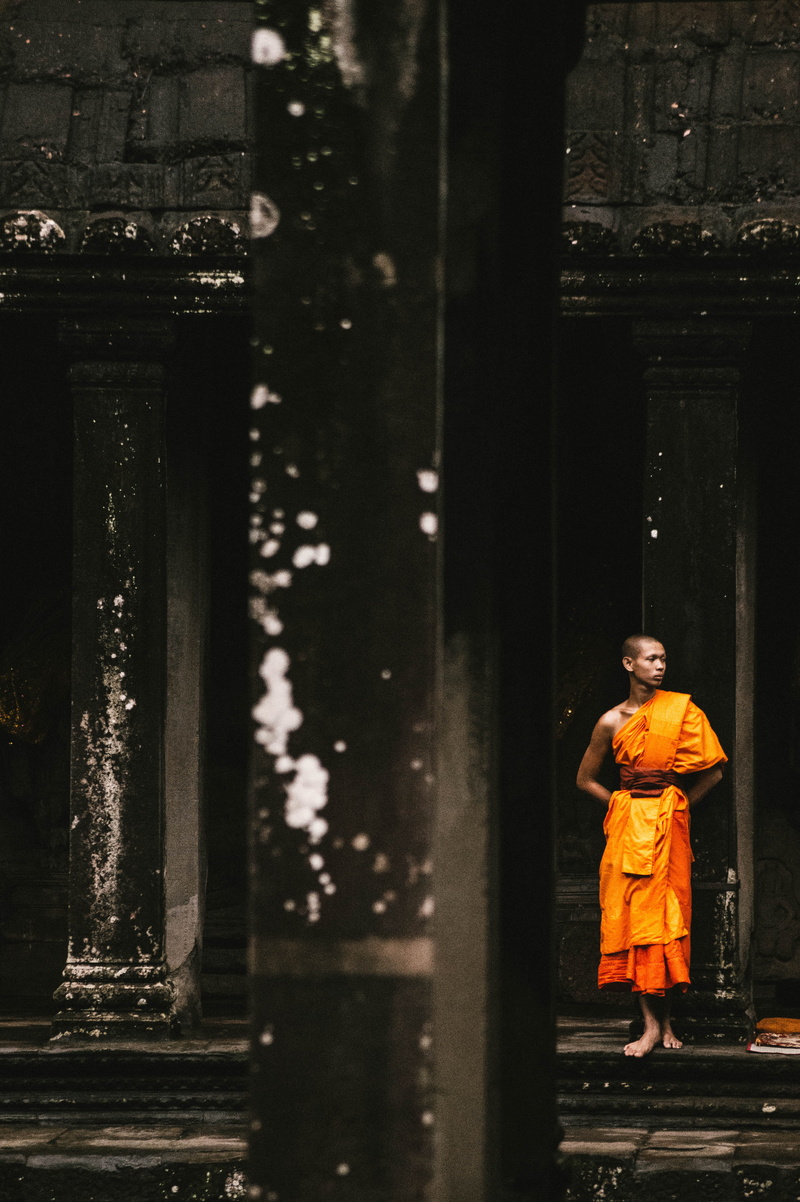 back, standing, male, spirituality, real people, architectural column, full length, traditional clothing, belief, place, front view, 5K, built structure