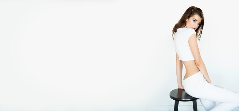 2K, simple background white background women eyes sarah mcdaniel