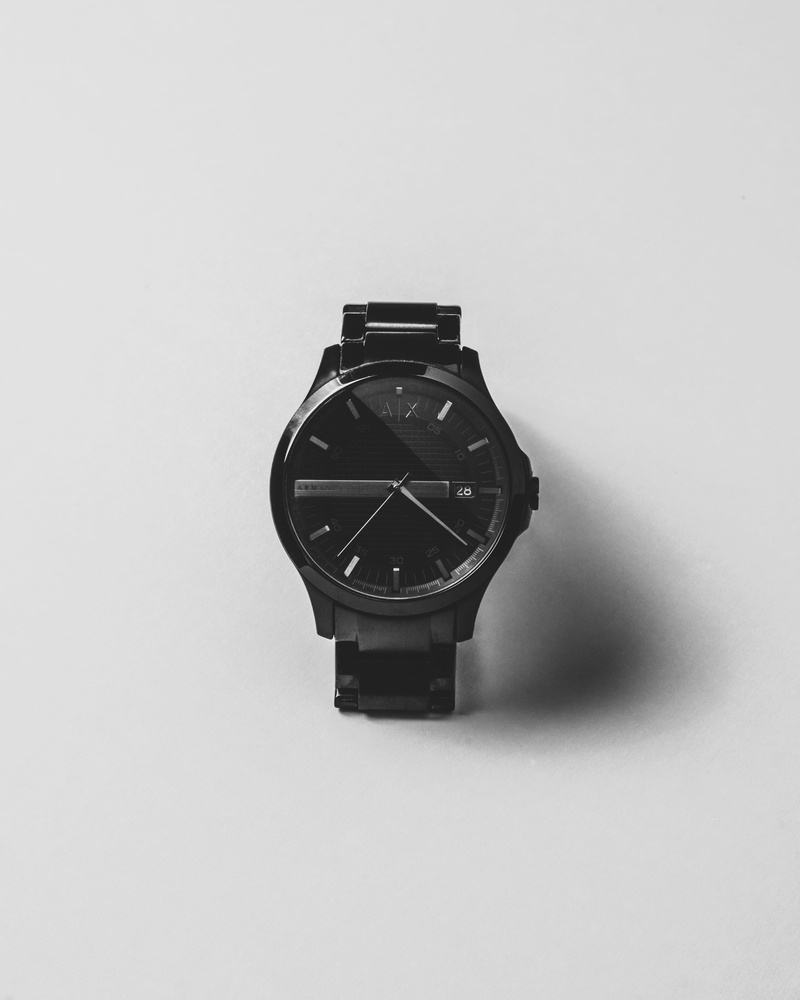 2K, CY Entertainment, studio shot, clock face, technology, still life, white background, instrument of time, single object, time, accuracy, connection