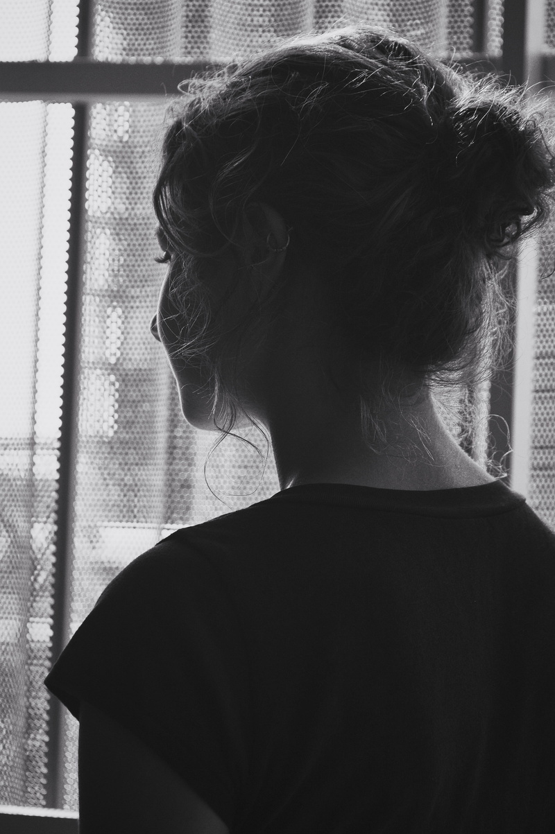 one person, barranquilla, hair, women, 4K, hair bun, headshot, human hair, close-up, lifestyles, leisure activity, home interior, looking, beautiful woman