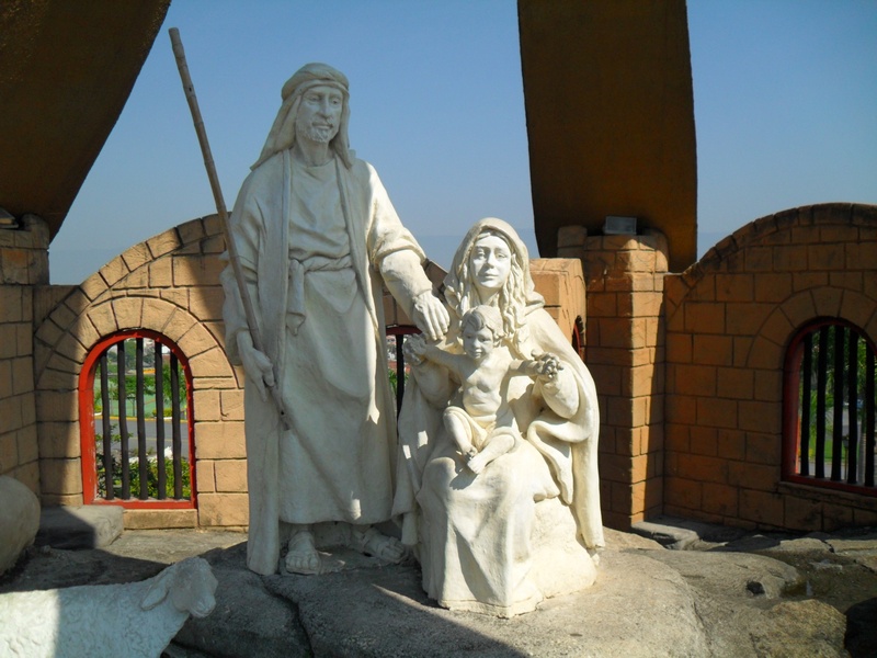 belief, spirituality, nativity scene, architecture, in aparecida do norte, sculpture, angel, religion, built structure, female likeness, passage, building