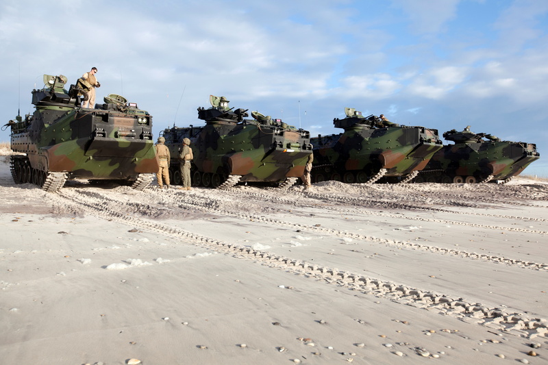 combat, amphibious AAV7A1, Marines, 5K, assault, sand, American, traces
