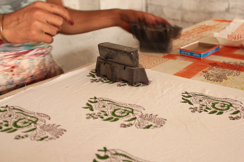 selective focus, human body part, 5K, preparation, holding, finger, fabric, craft, art and craft, working, unrecognizable person, texture, textile, craftsman