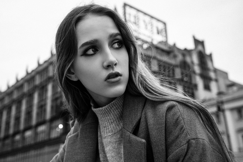 women outdoors, Aleksey Trifonov, headshot, beauty, beautiful woman, grey coat, city, looking away, focus on foreground, women, urban, looking, hairstyle