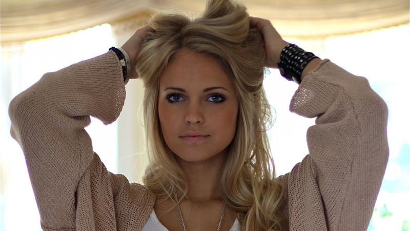 young women, young adult, women, looking at viewer, beautiful woman, beauty, hair, sweater, blue eyes, headshot, clothing, front view, Emilie Marie Nereng