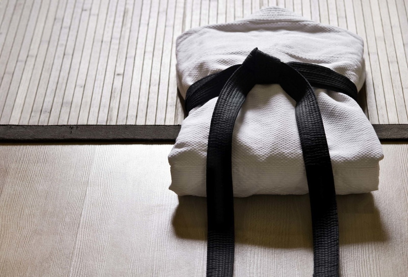 Judo, personal accessory, day, hat, textile, close-up, necktie, Sports, clothing, 1080P, well-dressed, striped, seat, no people, Belt, wood - material