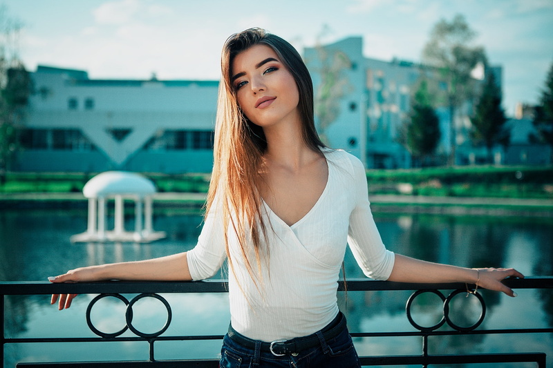 smiling, portrait, white nails, fence, 1080P, women, belt, long hair