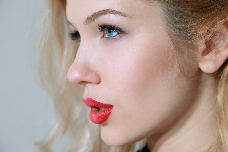 blonde, women, Marianna Merkulova, red lipstick, 5K, Met-Art, closeup, face, Genevieve Gandi