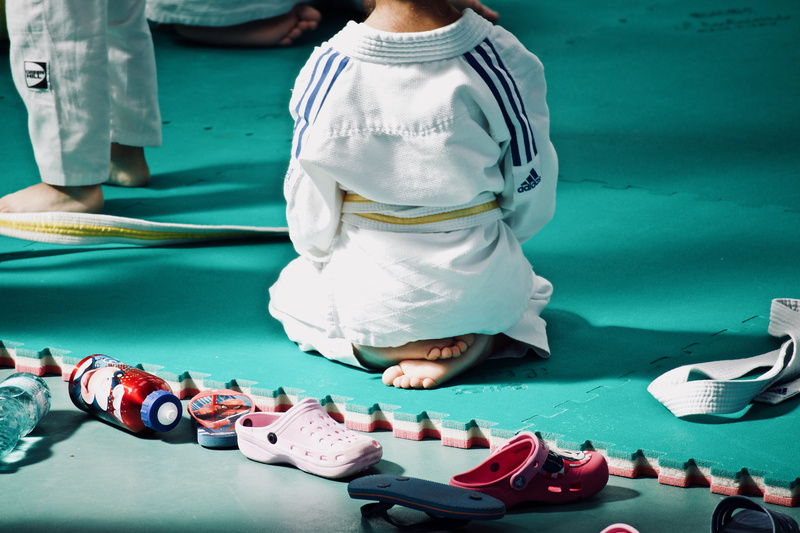 kimono, leisure activity, feet, women, martial arts, people, sport, human leg, low section, gym, standing, body part, nature, judogi, human body part, real people