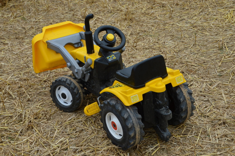 games agricultural, day, machinery, plastic, games of imitation, field, games of awakening, high angle view, land vehicle, mode of transportation, transportation