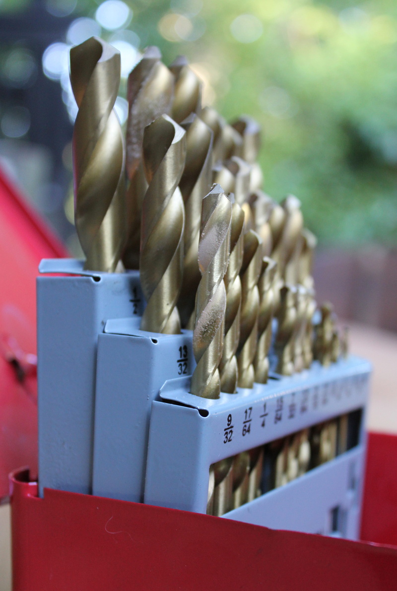 retail, arts culture and entertainment, tools, machinery, metal, in a row, 4K, toolbox, outdoors, close-up, focus on foreground, sunlight, selective focus