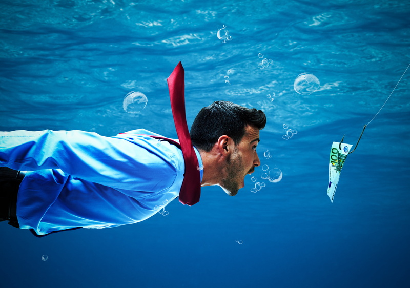 under water, adult, water, shirt, young adult, clothing, snorkeling, leisure activity, 5K, undersea, fish, swimming, the situation, underwater, nature