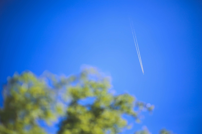 airplane, day, 4K, blue, no people, backgrounds, beauty in nature, chemtrails, sunny, outdoors, travel, atmosphere, environment, plane, clear sky, vapor trail