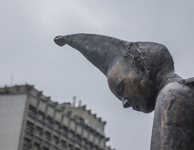 statue, mental illness, horrible, close-up, animal wildlife, city, sad clown, animals in the wild, animal head, sculpture, animal, nature, cruel, no people