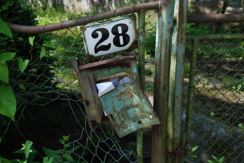 nature, rusty, bad news, number, post horn, outdoors, barrier, letter box, send, fence, trouble, chainlink fence, annoy, safety, sign, text, country page