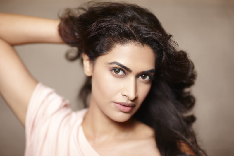 Tamil actress, 4K, Salony Luthra, Sarabham, 4K, Siddharth
