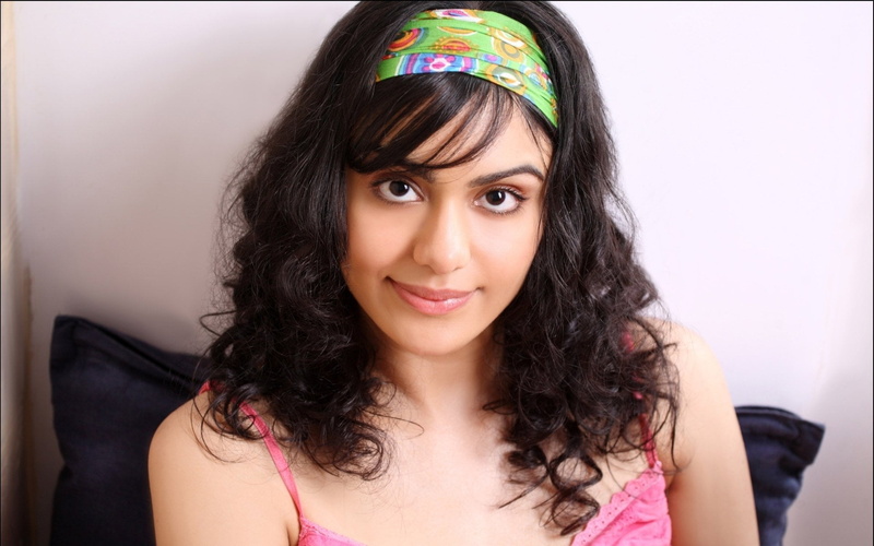 Adah Sharma, brown hair, front view, Actresses, long hair, smiling, adult, black hair, one person, young adult, beautiful woman, hair, 1080P, hairstyle