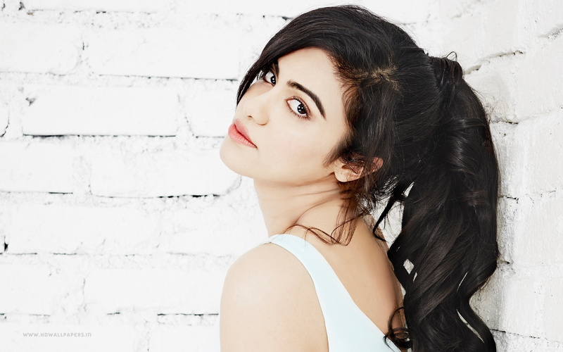 photo, sharma, women, lifestyles, looking at camera, one person, fashion, hairstyle, front view, real people, 2K, actress, brick, beauty, portrait