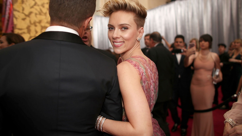 Most Popular Celebs in 2015, woman, Scarlett Johansson, blonde, portrait, Actress, linen, bed, hair, white, lying, lips, 2K