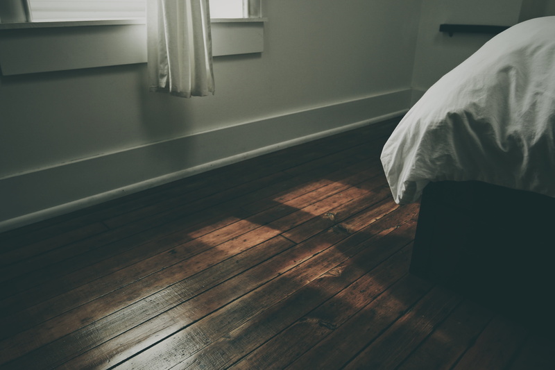 apartment, sunlight, wood - Material, decor, hard wood, light, wood, tranquil, bedding, window, comfortable, modern, wooden floor, domestic Room, pillow