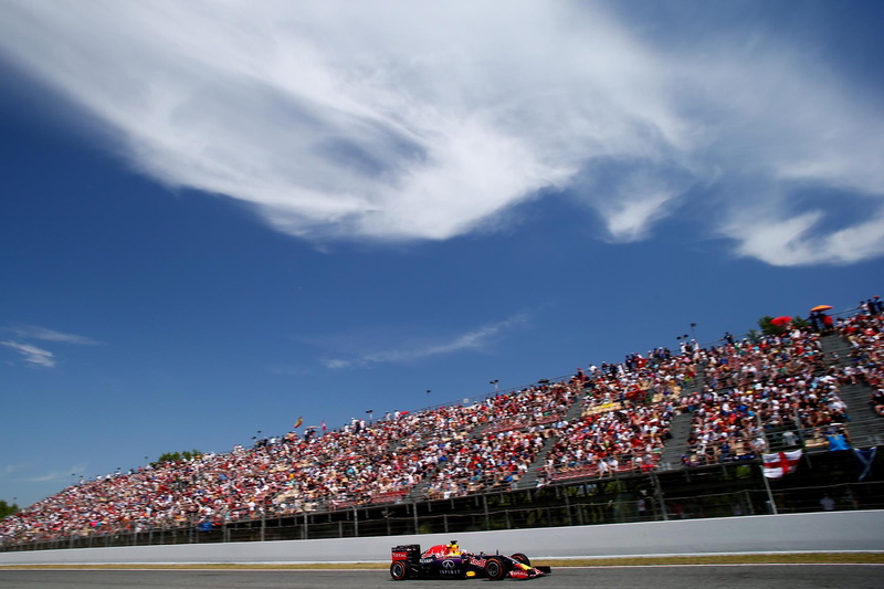 car, stadium, watching, audience, event, rb, architecture, cloud - sky, nature, grand, bull, sport, red, competitive sport, crowd, spanish, sky, real people