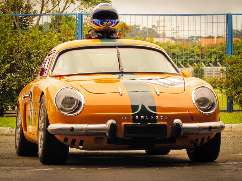 lifestyles, car, real people, transportation, one person, architecture, yellow taxi, retro styled, land vehicle, interlagos, city, mode of transportation