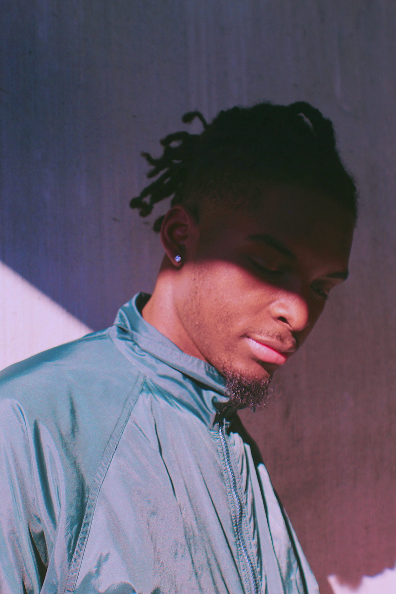 lifestyles, headshot, wall, leisure activity, one person, real people, adventure, 4K, brown, casual clothing, man, smiling, portrait, dread, young adult