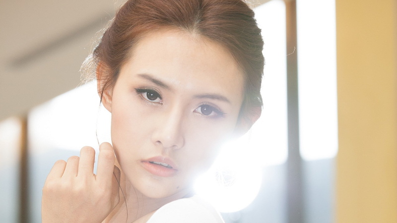 day, headshot, 1080P, looking at camera, women, contemplation, brown hair, human face, indoors, beautiful woman, hot girl  hd widescreen 1920x1080, close-up