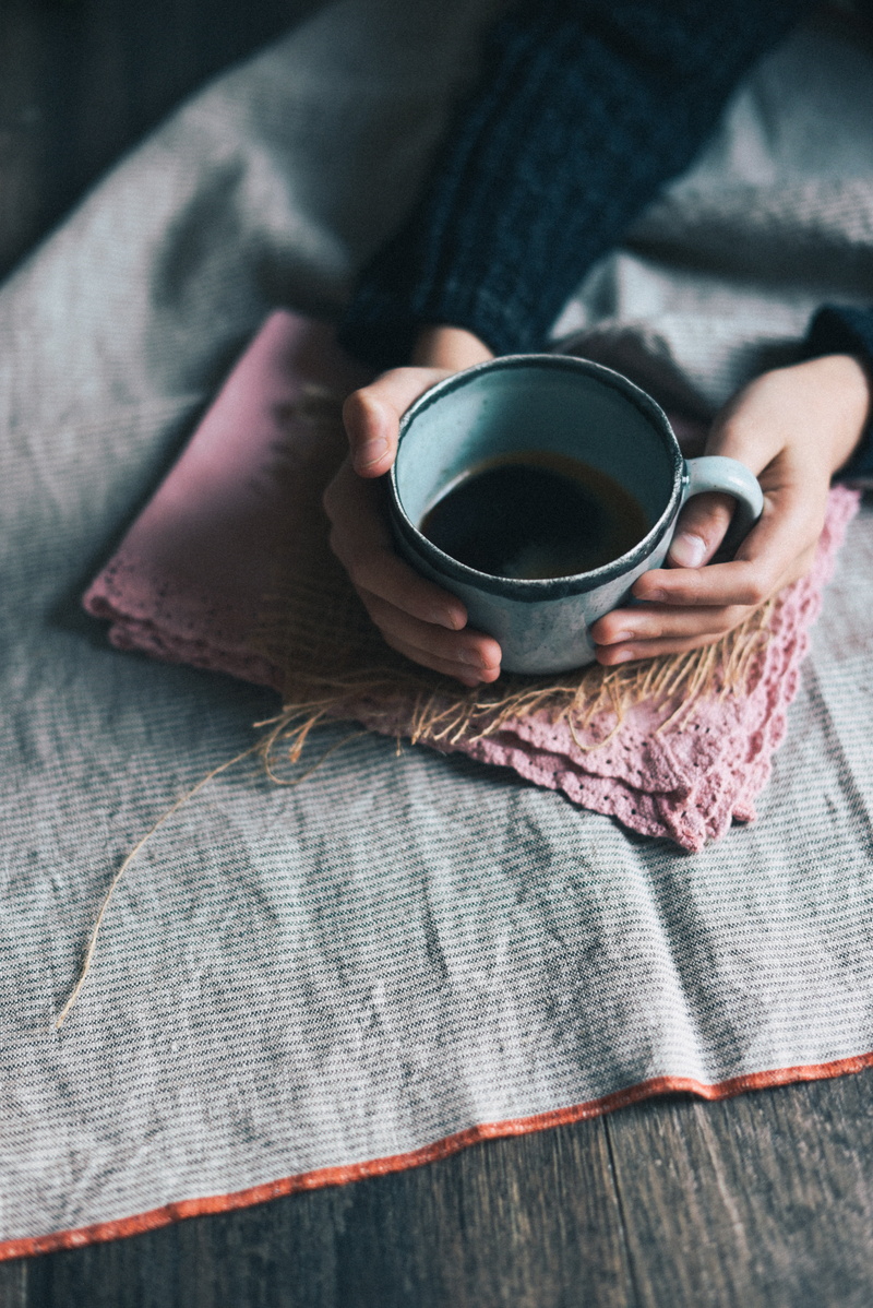 crockery, coffee cup, mug, tea party, drink, clothing, textile, tea - hot drink, indoors, tea, 5K, hand, adult, solitude, holding, coffee - drink, jeans