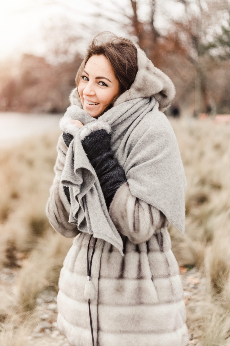 beautiful woman, warm clothing, beautiful, young women, wearing, beauty, waist up, focus, cold temperature, smile, cold, pretty, looking at camera, clothing