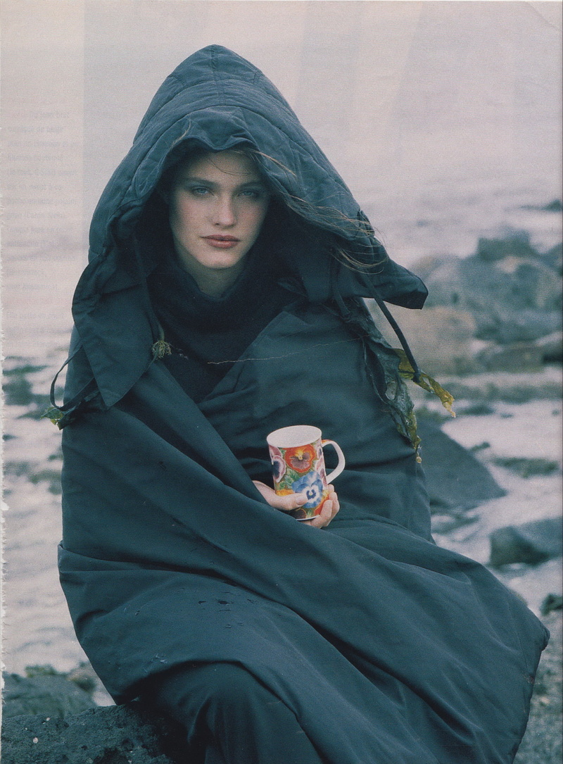 leisure activity, beautiful woman, scarf, one person, lifestyles, focus on foreground, outdoors, hood - clothing, women vintage women outdoors, hood, real people